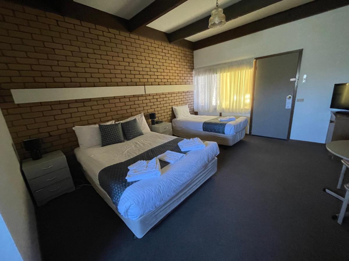 Shepparton Motor Inn Tudor House Motel Екстер'єр фото