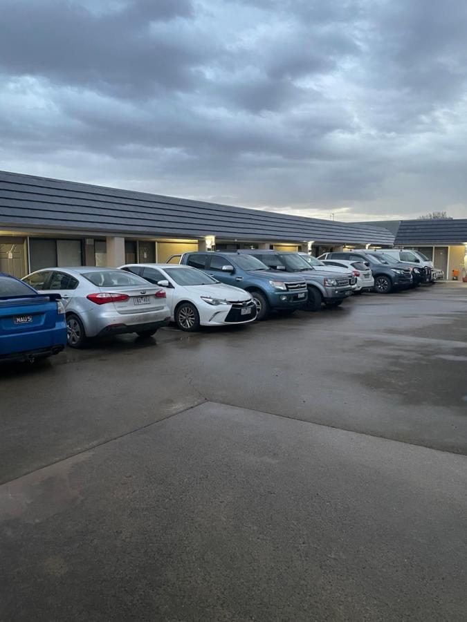 Shepparton Motor Inn Tudor House Motel Екстер'єр фото