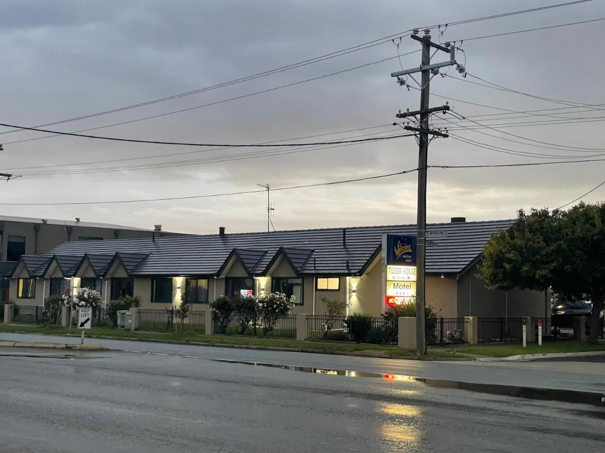 Shepparton Motor Inn Tudor House Motel Екстер'єр фото