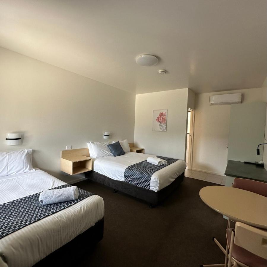 Shepparton Motor Inn Tudor House Motel Екстер'єр фото
