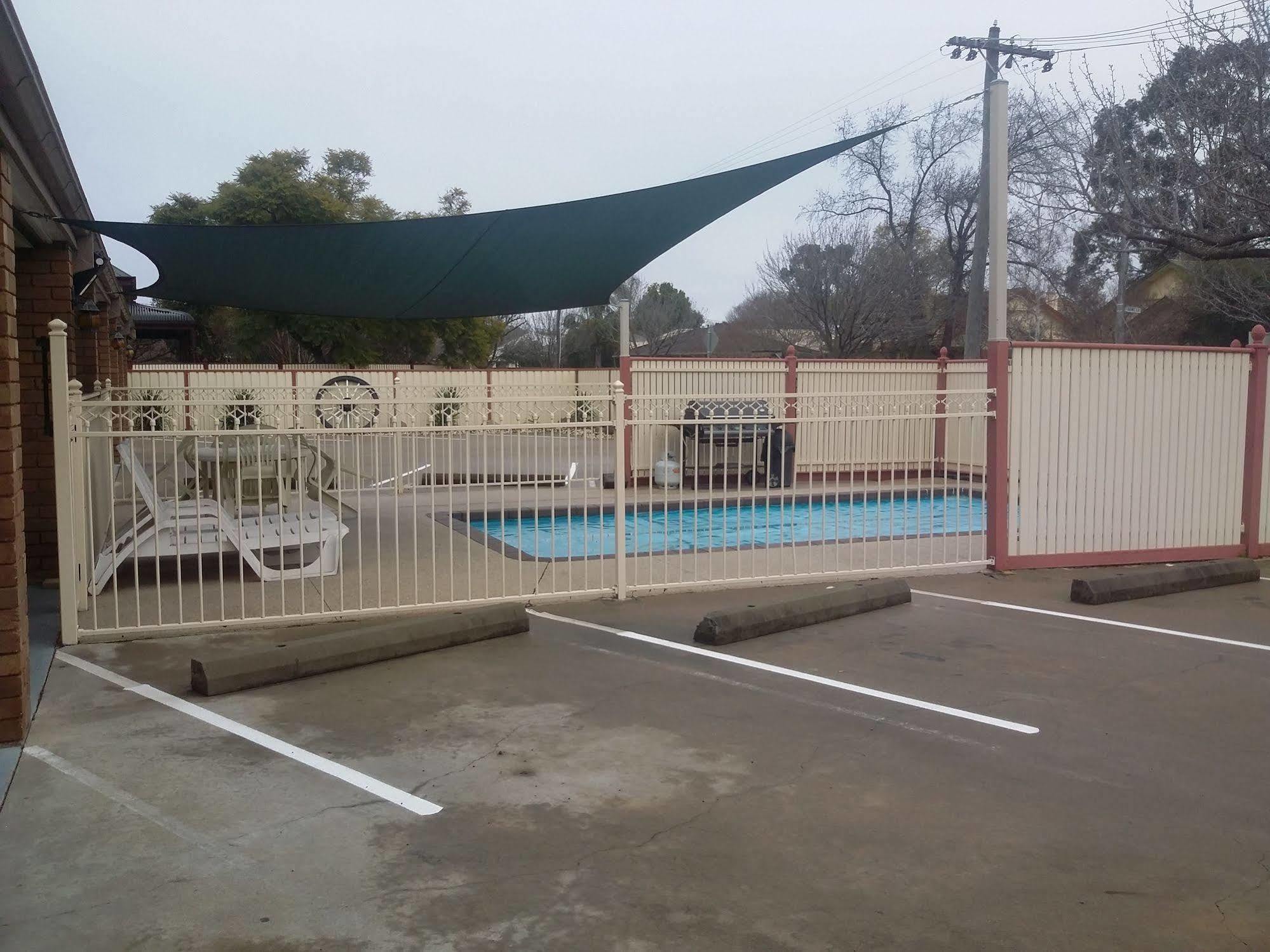 Shepparton Motor Inn Tudor House Motel Екстер'єр фото