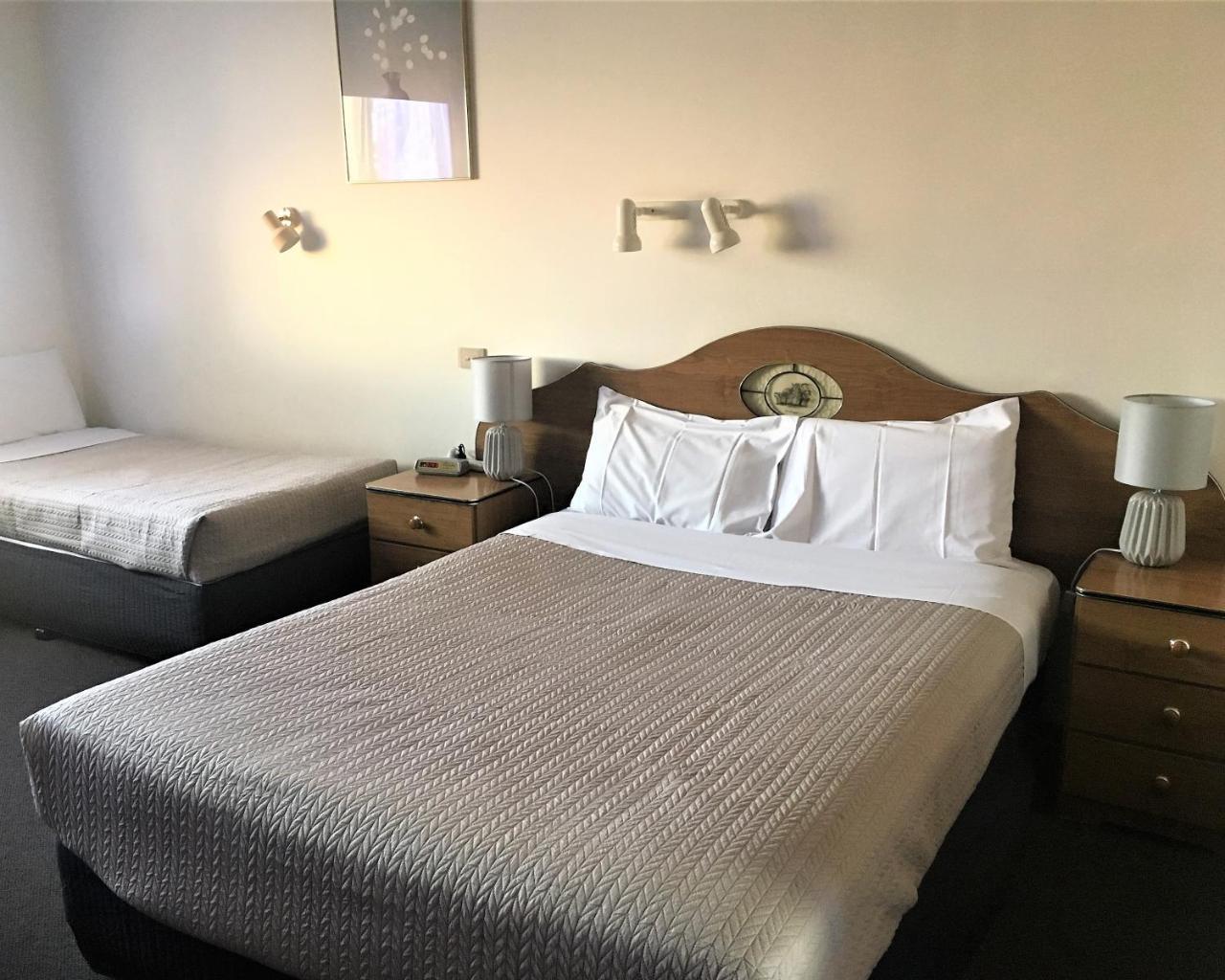 Shepparton Motor Inn Tudor House Motel Екстер'єр фото
