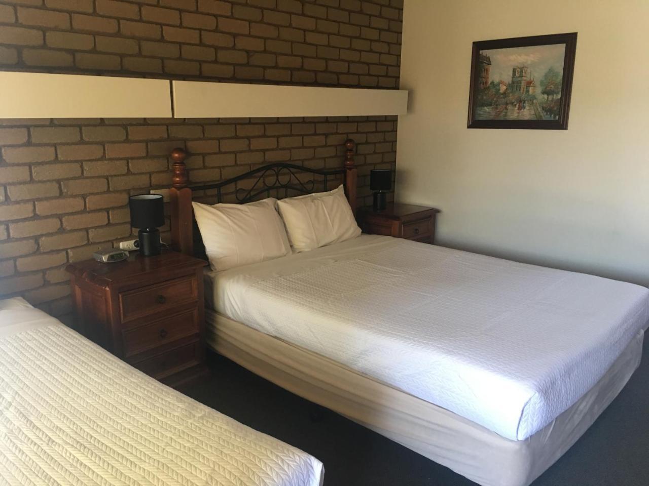 Shepparton Motor Inn Tudor House Motel Екстер'єр фото